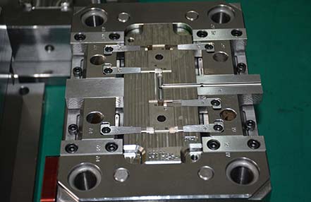 万向模具