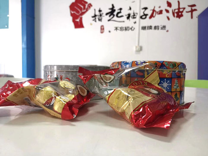 万向娱乐注塑模具厂