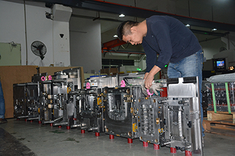 注塑模具制造难点解决商-万向娱乐