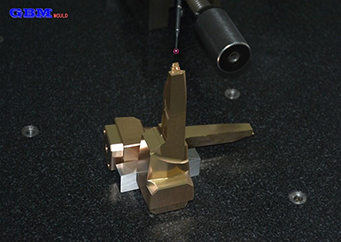  万向娱乐注塑模具制造有哪些常用的质量检测设备？