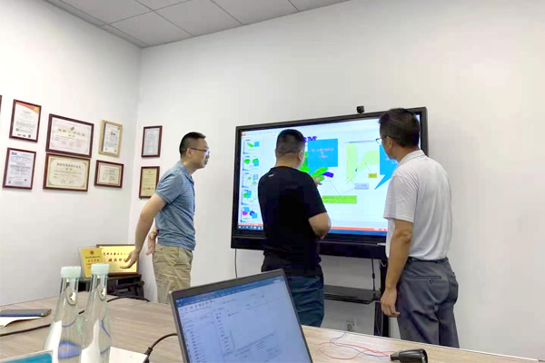 万向娱乐注塑模具设计