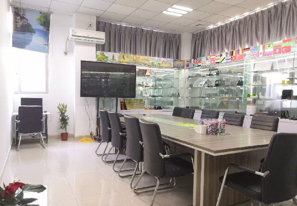 万向娱乐注塑模具厂